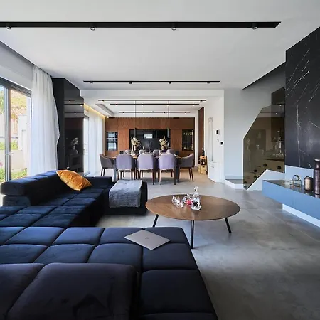 Villa 6 *